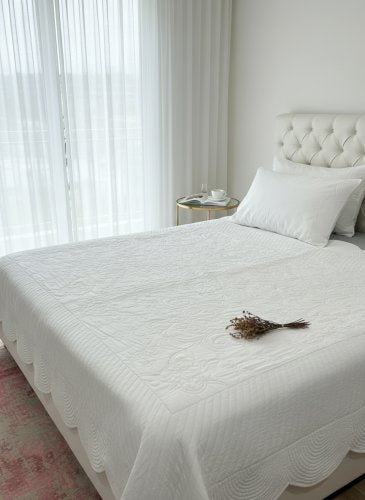 Quilted bed cover